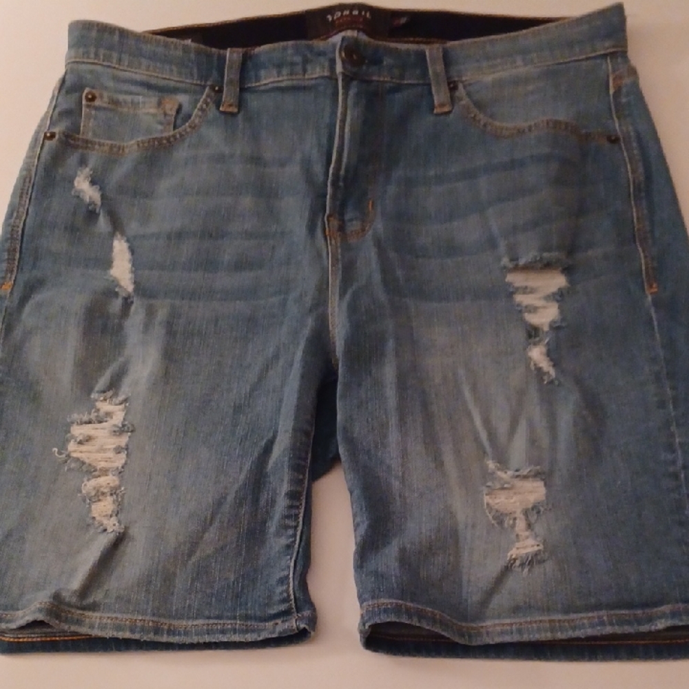 Torrid Premium Bermuda Size 14 Sky High Skinny Stretchy Distressed Shorts